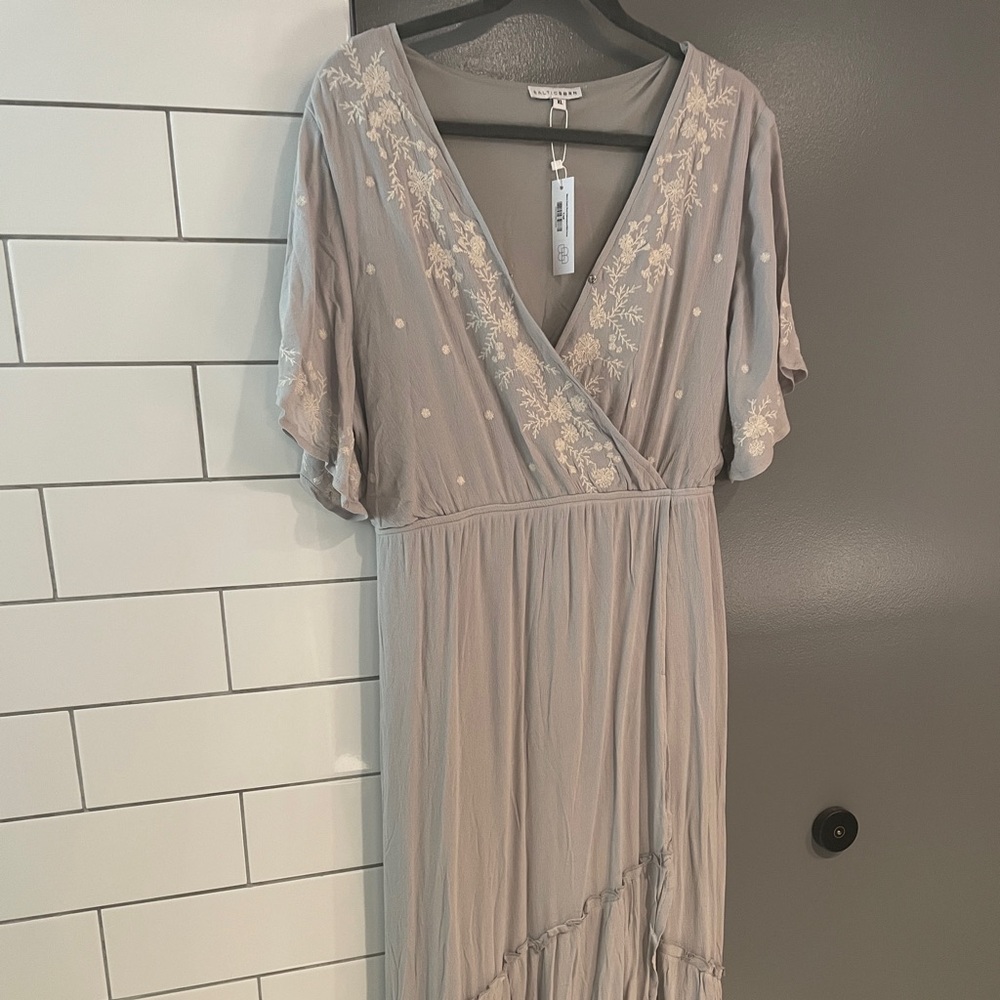 Baltic Born Gray Embroidered Midi size XL
